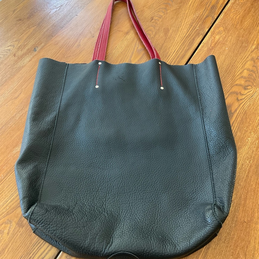 Roots Pebbled leather Navy/red tote